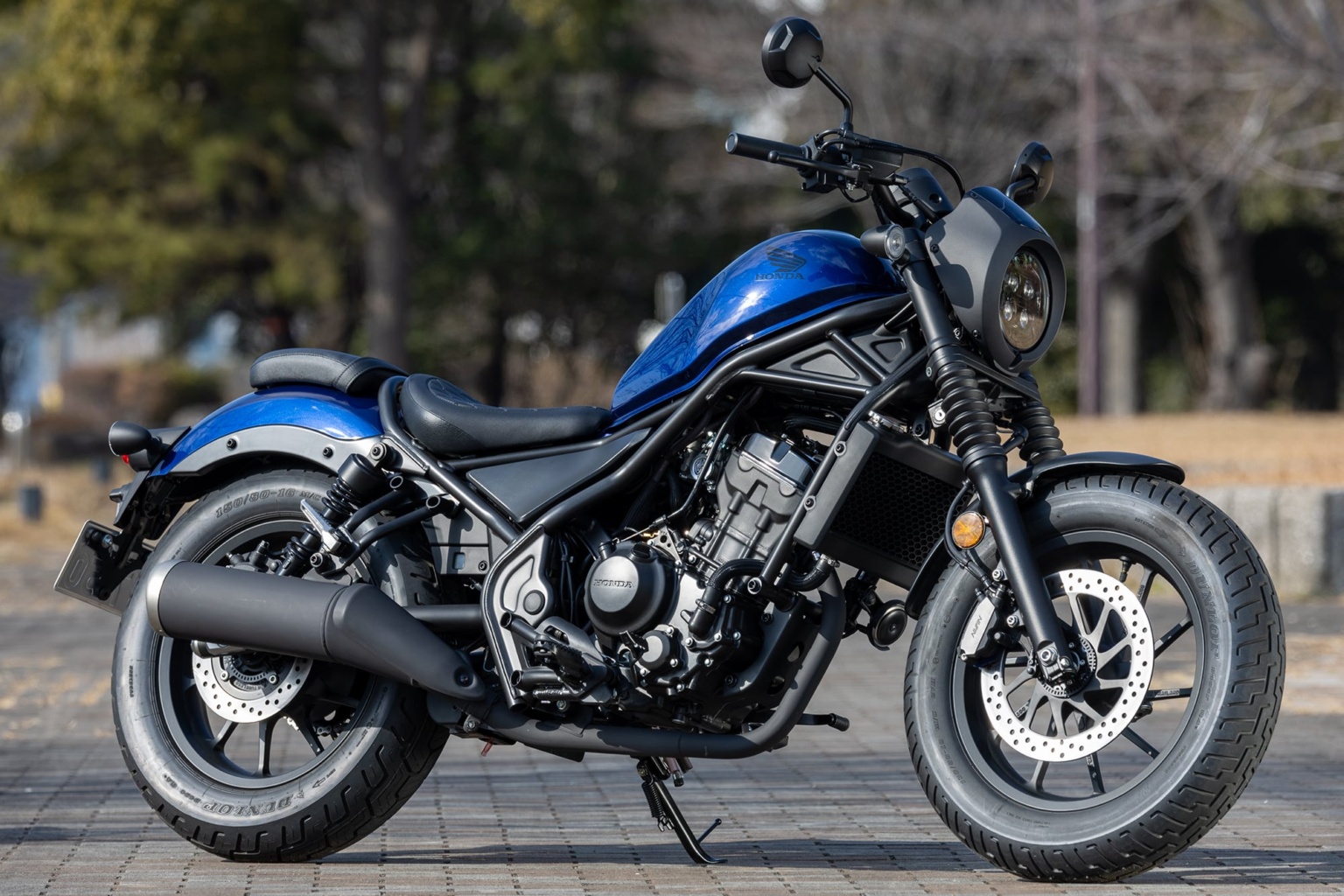 カスタムしてもしなくてもおしゃれでカッコよく決まる：HONDA REBEL 250 S Edition レディスバイク