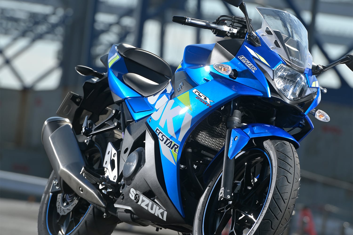 スポーティなスタイルとは裏腹なライダーフレンドリーさが魅力：SUZUKI GSX250R ABS - レディスバイク